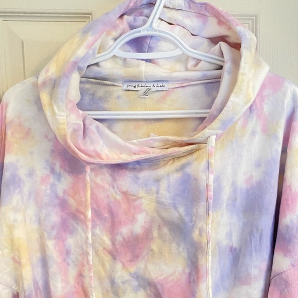 SOLD-Brand new sweatshirt tie dye - Picture 3 of 7